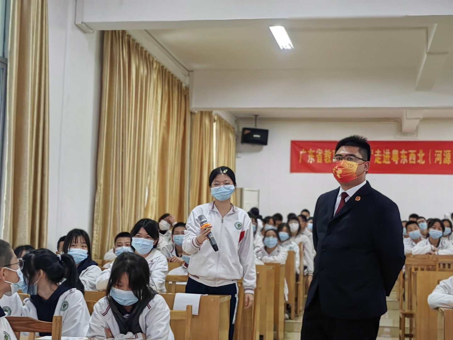 1645785699163554.jpg 检察官与学生互动.jpg