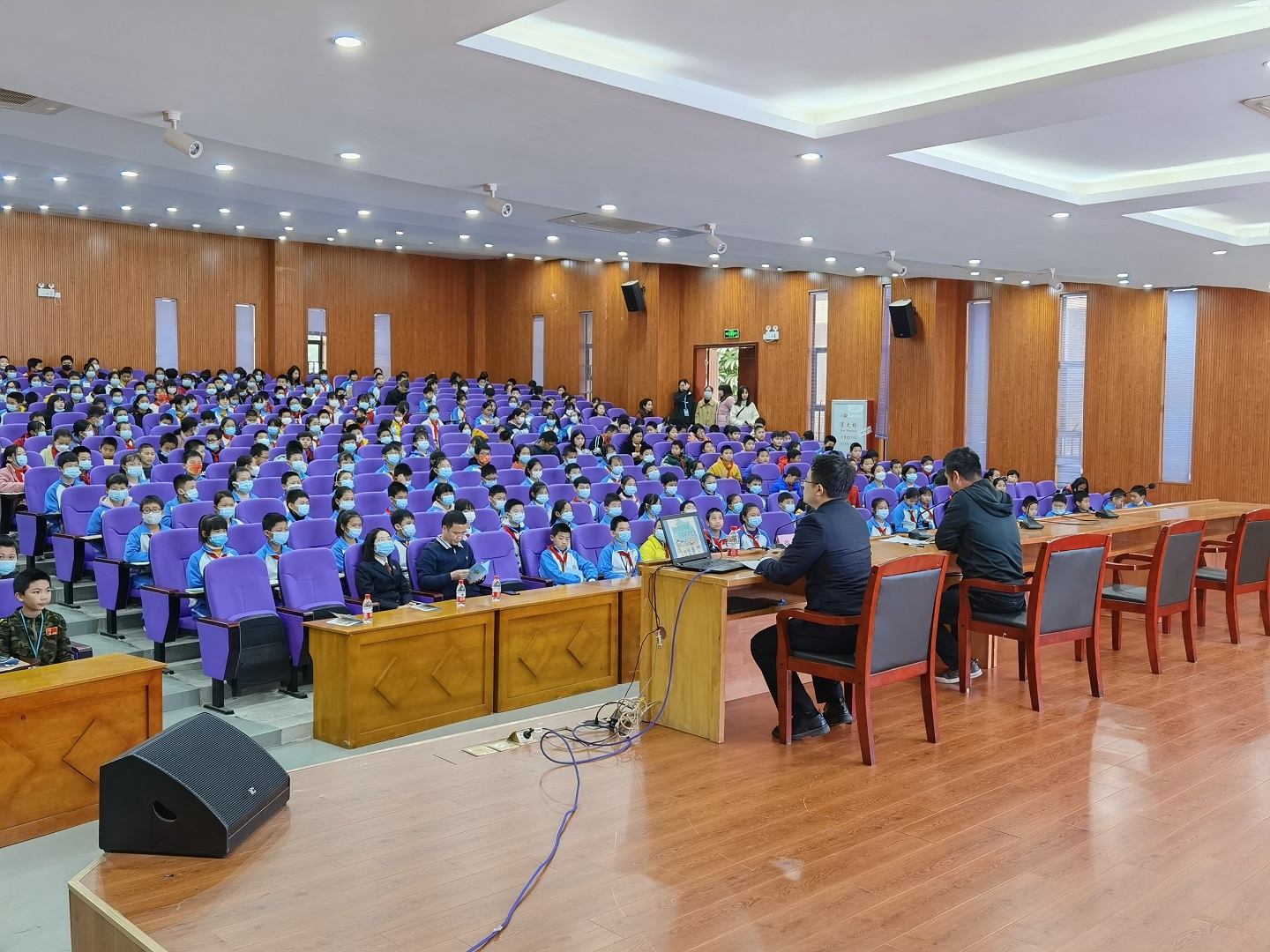 1645785998980273.jpg 检察官在东源县三小授课.jpg