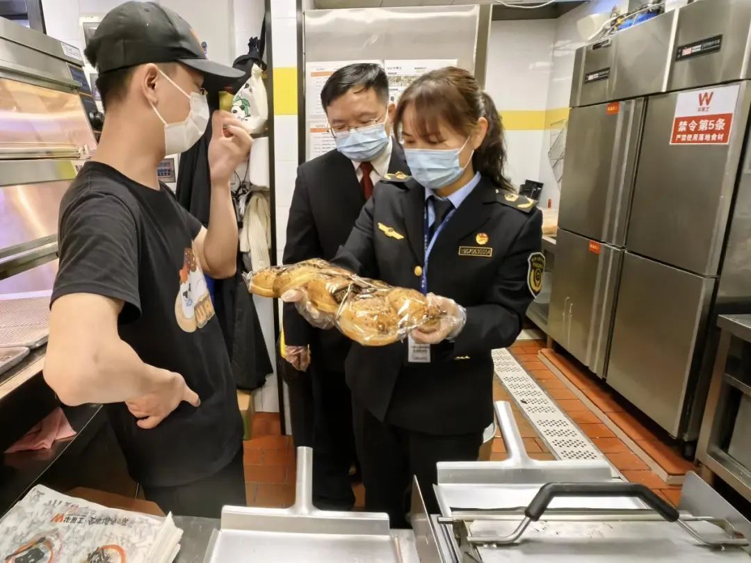 1706840933372859.jpg 640 (1).jpg